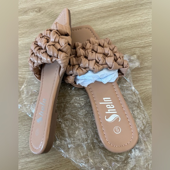 Beige sandals - Picture 3 of 4